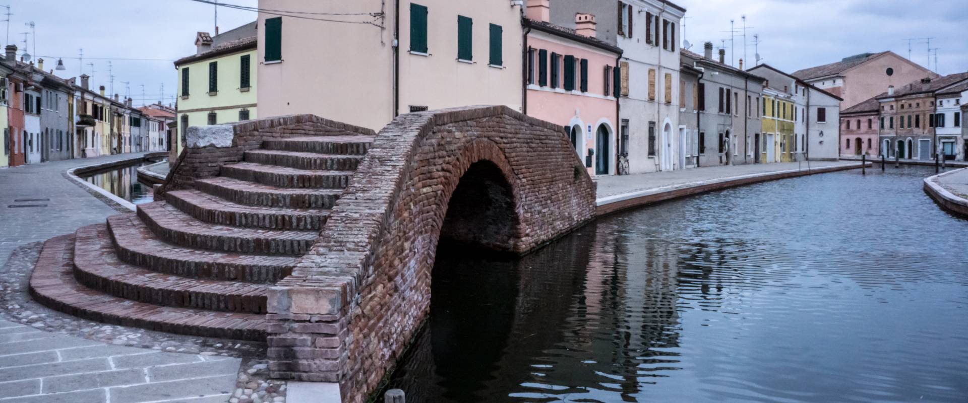 Un piccolo ponte di Comacchio photo by Vanni Lazzari